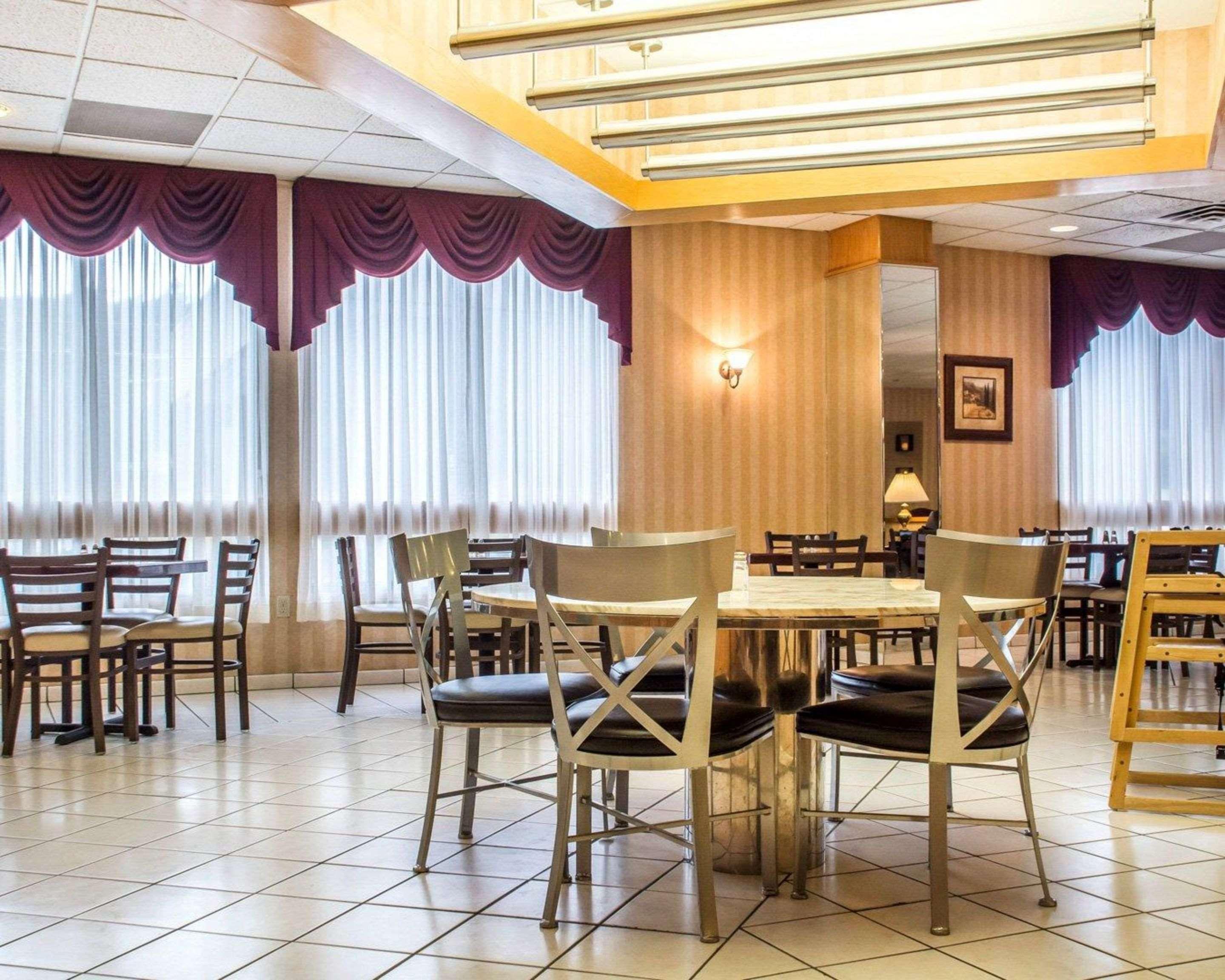 Comfort I-81 Inn 2*
