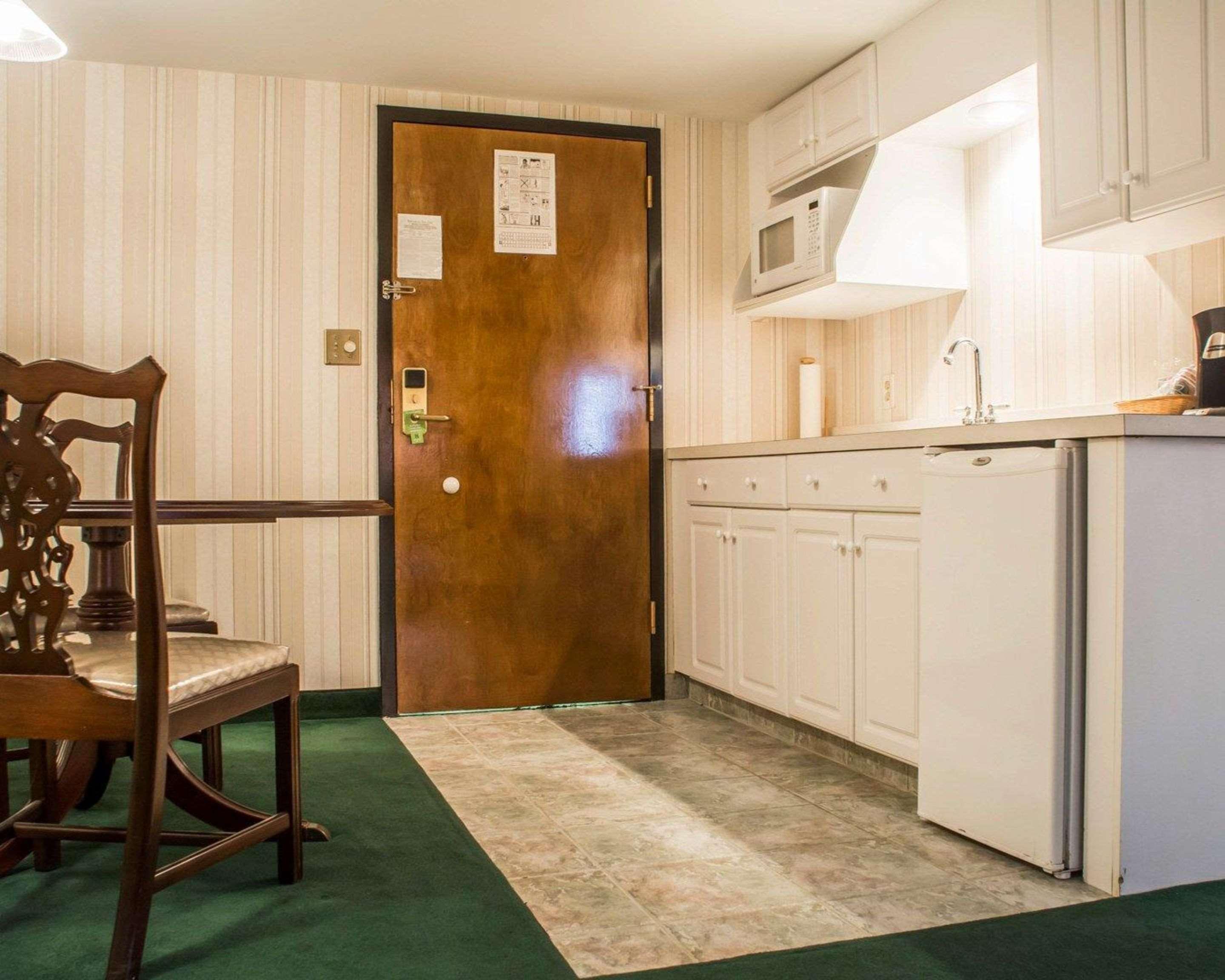 Comfort I-81 Inn 2*