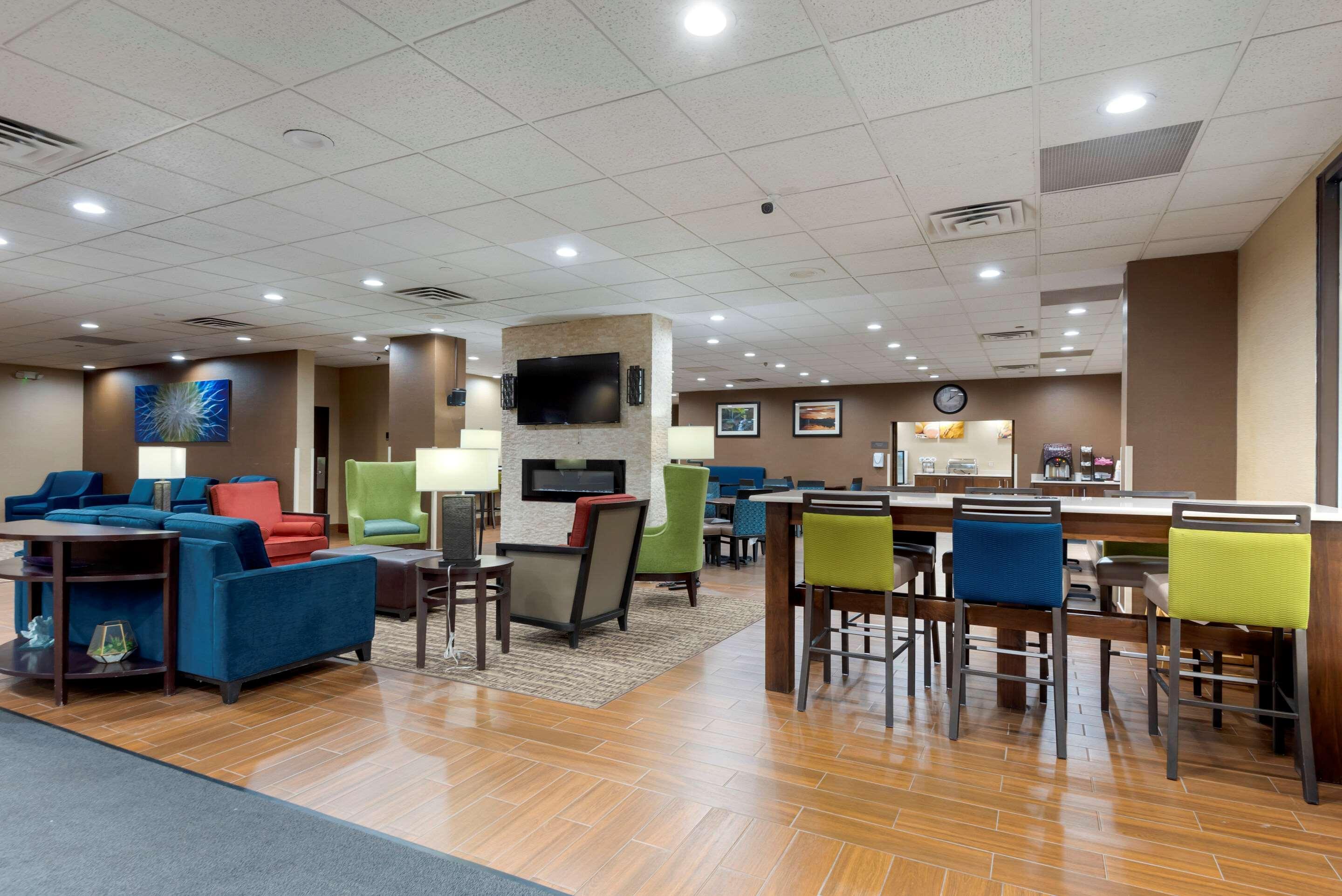 Comfort I-81 Inn 2*