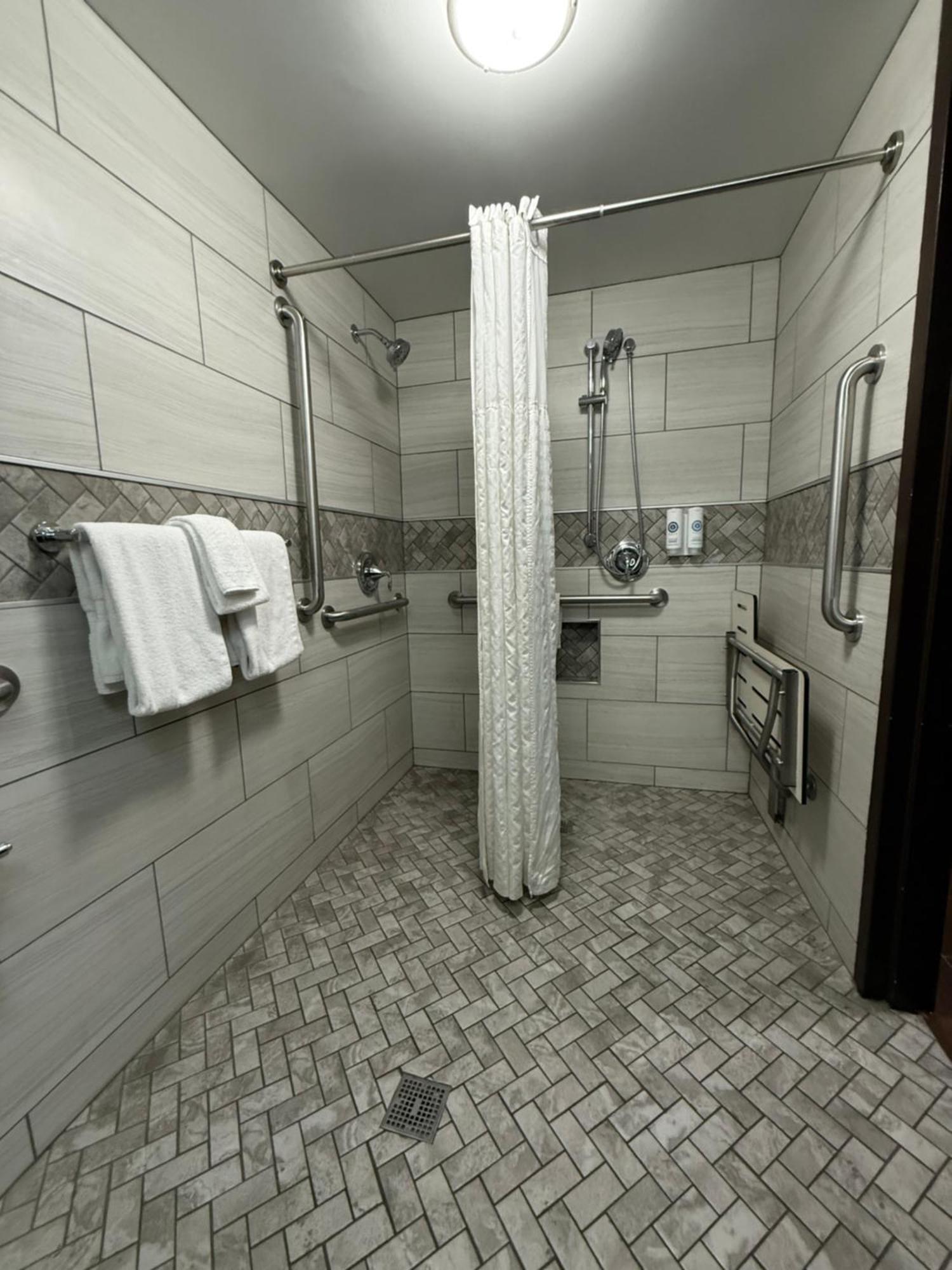 Comfort I-81 Inn 2*